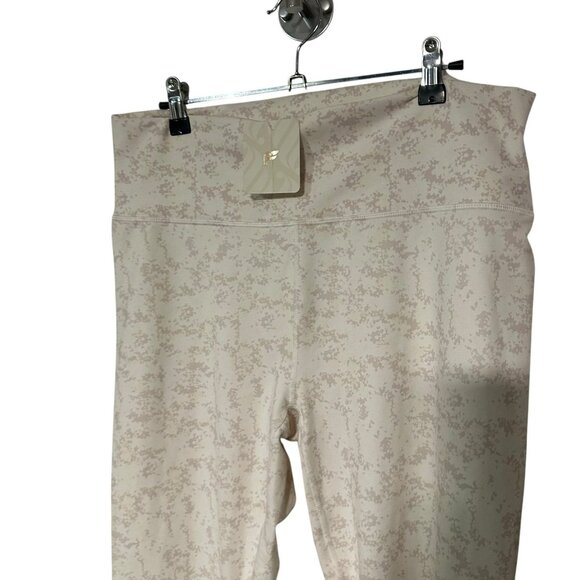 NWT Fabletics Define High Waisted 7/8 Legging Soft White Mini Nueue Camo XXL - Picture 3 of 8